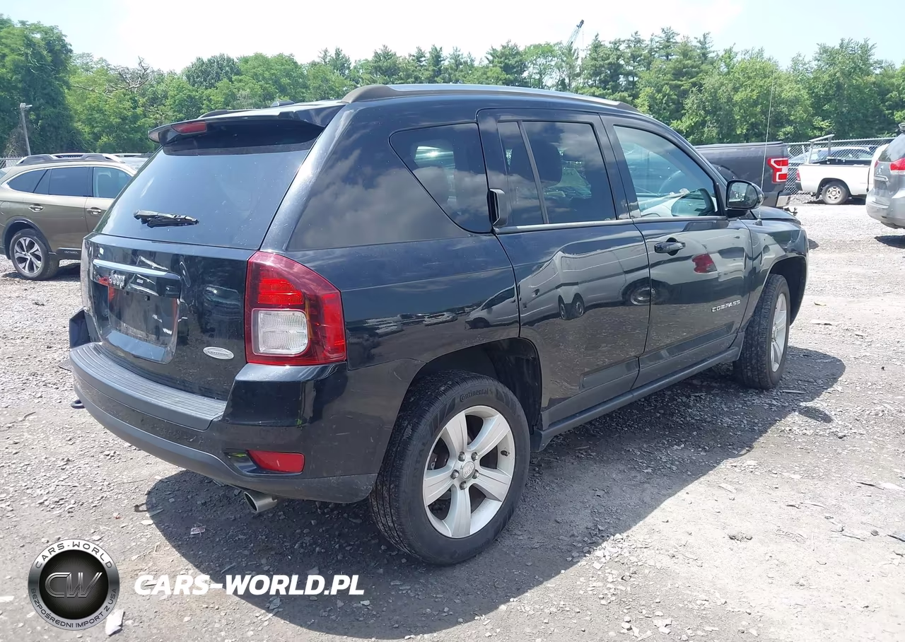 2014 Jeep Compass Latitude VIN:1C4NJDEBXED546292 - 4