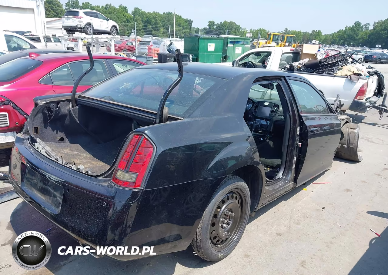 2014 Chrysler 300 VIN:2C3CCABT8EH303830 - 4