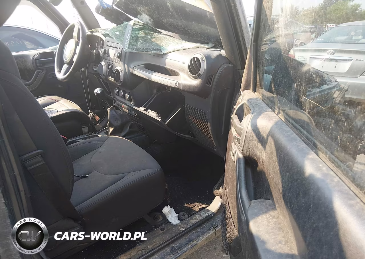 2016 Jeep Wrangler Unlimited Sport VIN:1C4BJWDG6GL257754 - 5