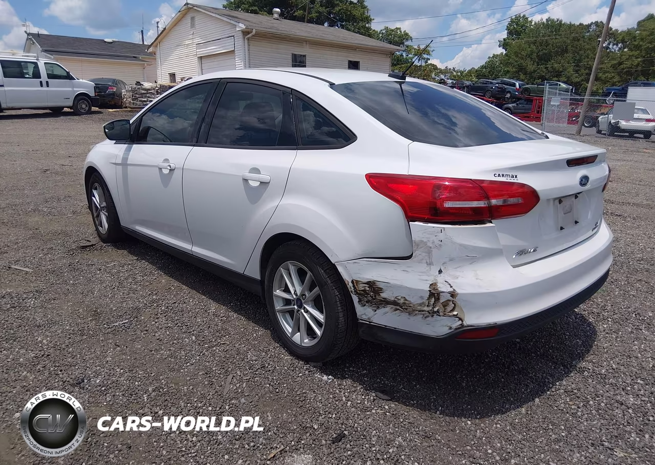 2015 Ford Focus Se VIN:1FADP3F2XFL292244 - 3