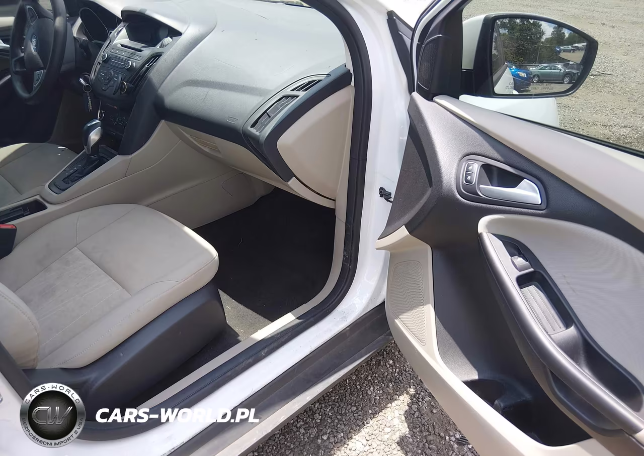 2015 Ford Focus Se VIN:1FADP3F2XFL292244 - 5