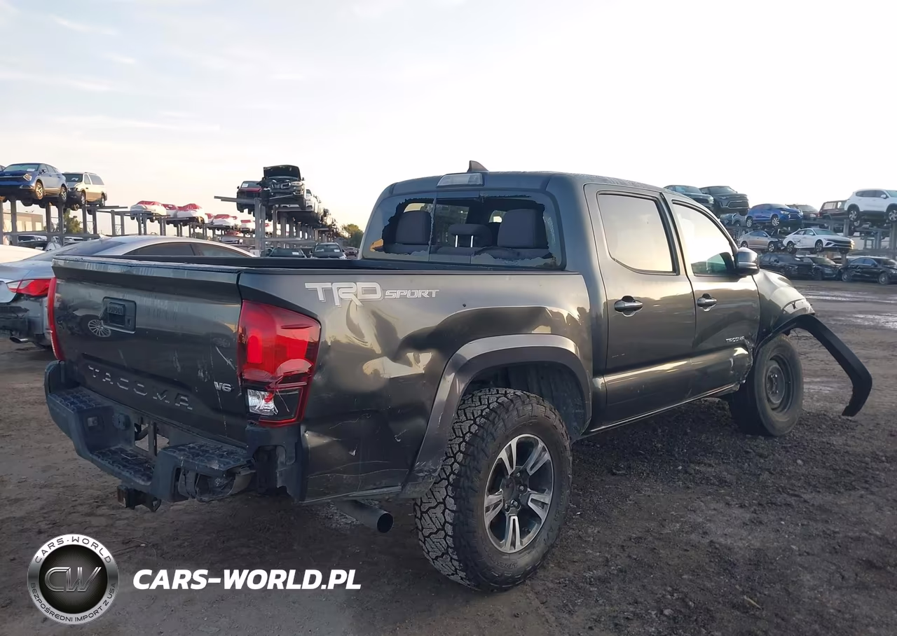 2018 Toyota Tacoma Trd Sport VIN:3TMAZ5CN8JM055065 - 4