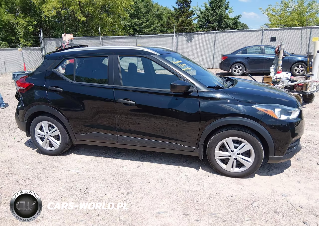 2018 Nissan Kicks S VIN:3N1CP5CUXJL518175 - 14