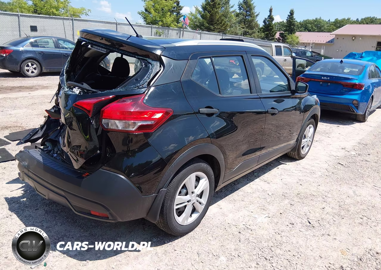 2018 Nissan Kicks S VIN:3N1CP5CUXJL518175 - 4