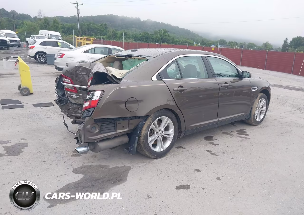 2015 Ford Taurus Sel VIN:1FAHP2E82FG164686 - 4