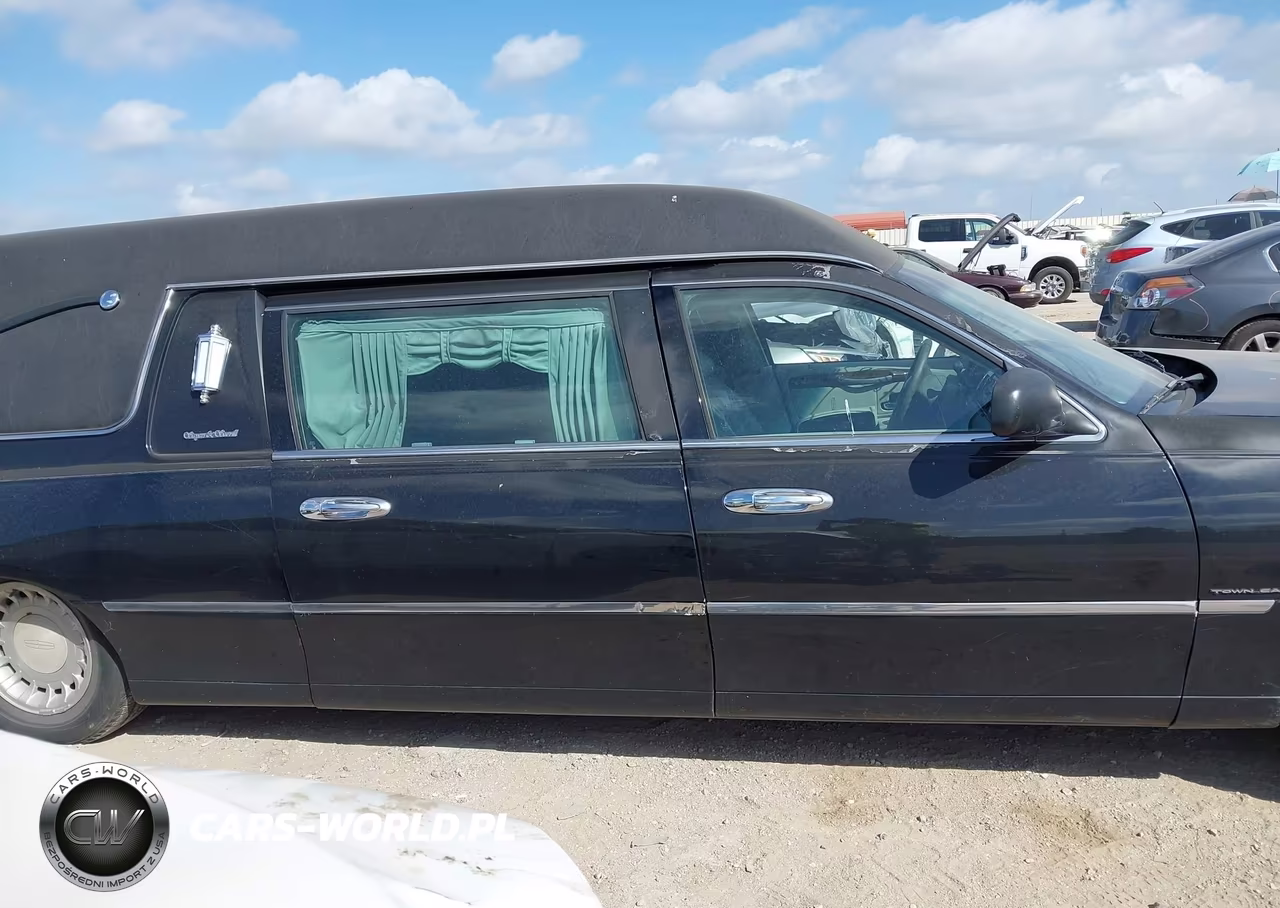 2000 Lincoln Town Car Executive VIN:1LJFM81W6YY808685 - 13