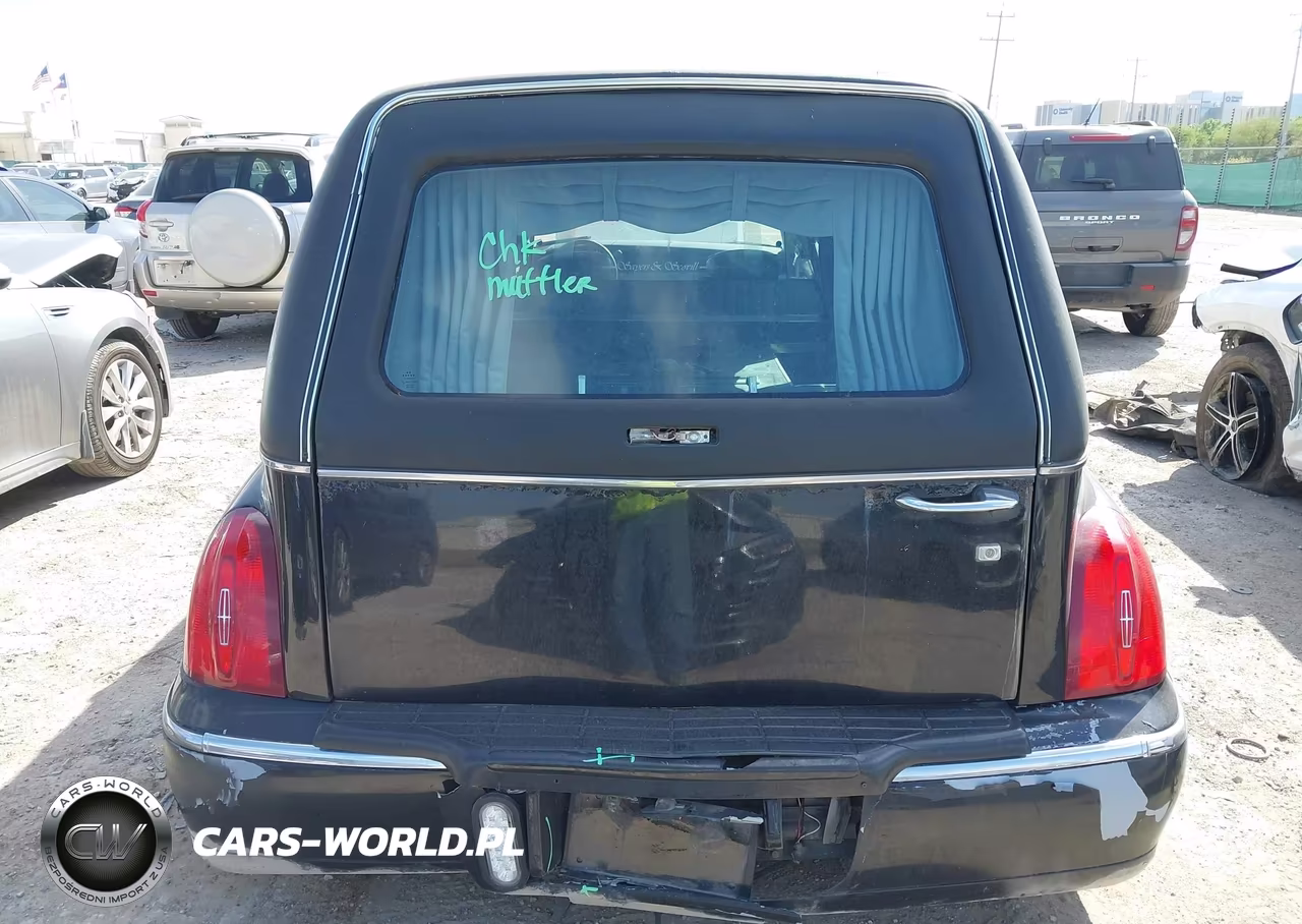 2000 Lincoln Town Car Executive VIN:1LJFM81W6YY808685 - 16