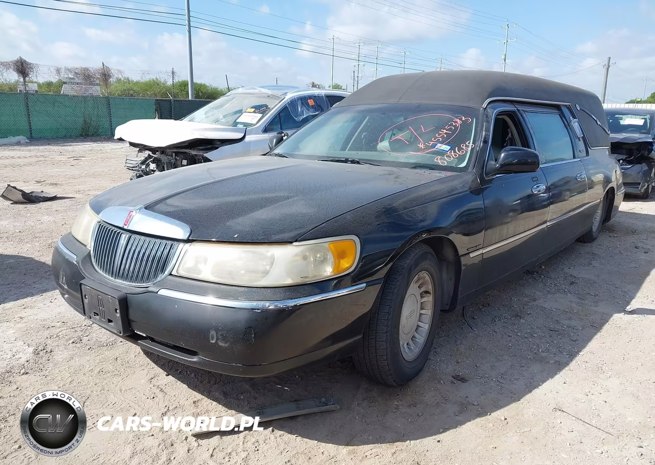 2000 Lincoln Town Car Executive VIN:1LJFM81W6YY808685 - 2