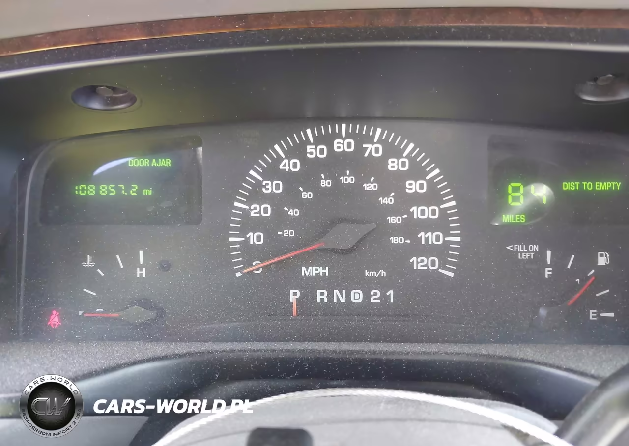 2000 Lincoln Town Car Executive VIN:1LJFM81W6YY808685 - 7