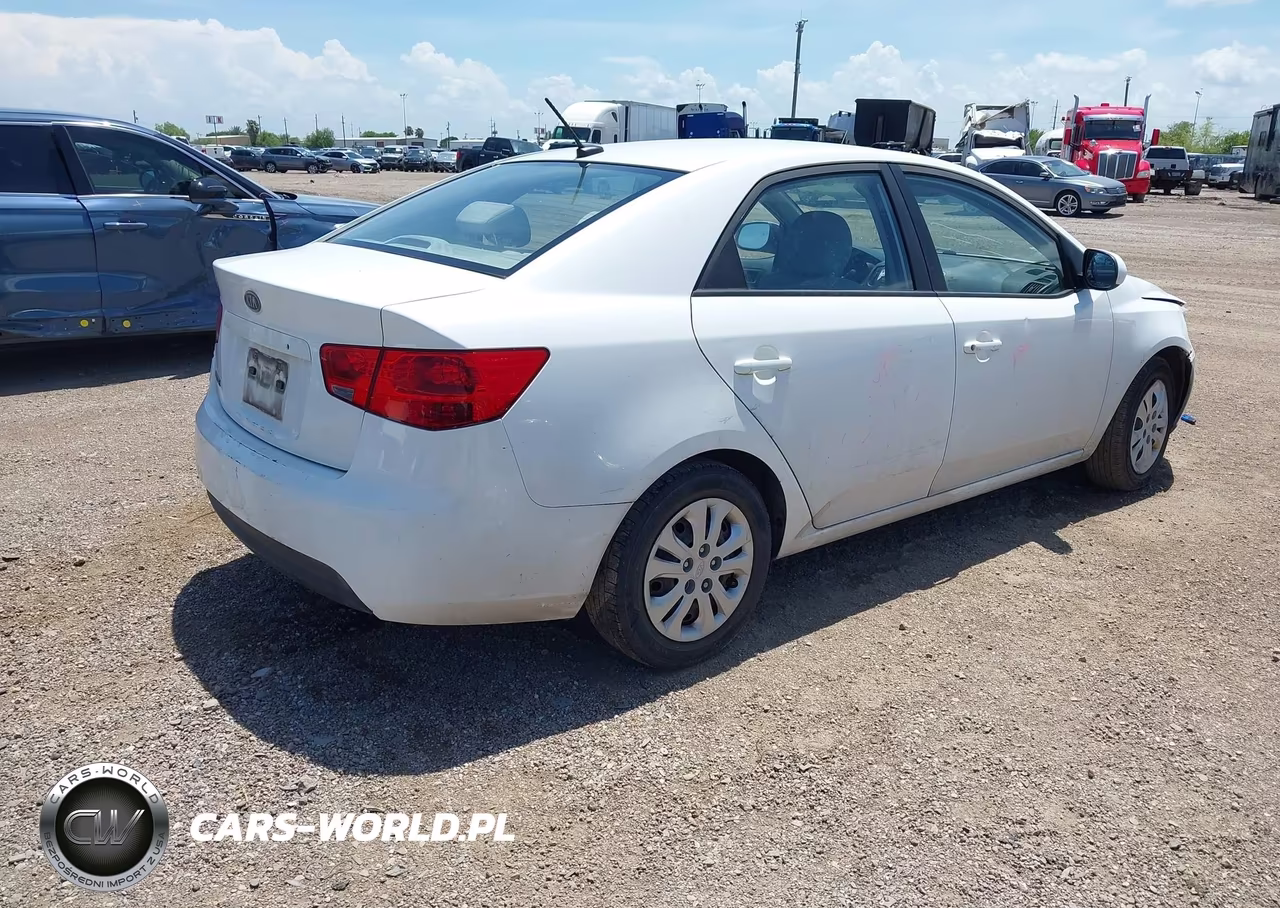2010 Kia Forte Lx VIN:KNAFT4A26A5078681 - 4
