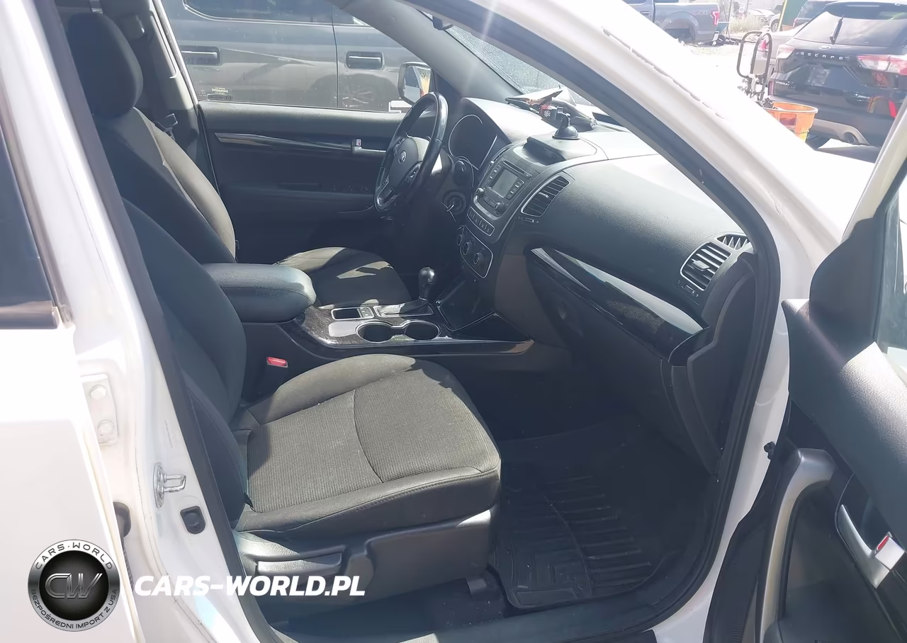 2014 Kia Sorento Lx V6 VIN:5XYKTDA74EG480872 - 5