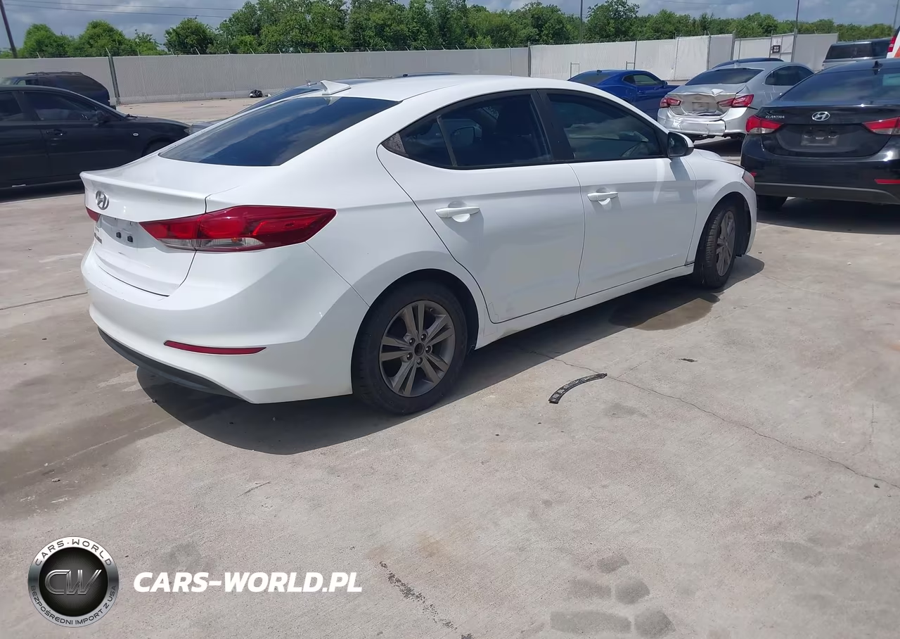 2017 Hyundai Elantra Se VIN:5NPD84LF5HH038355 - 4
