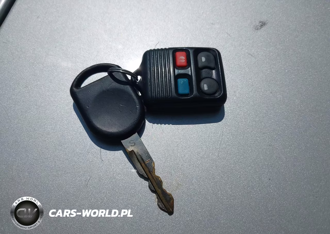 2008 Ford Mustang V6 Deluxe VIN:1ZVHT84N785149421 - 11