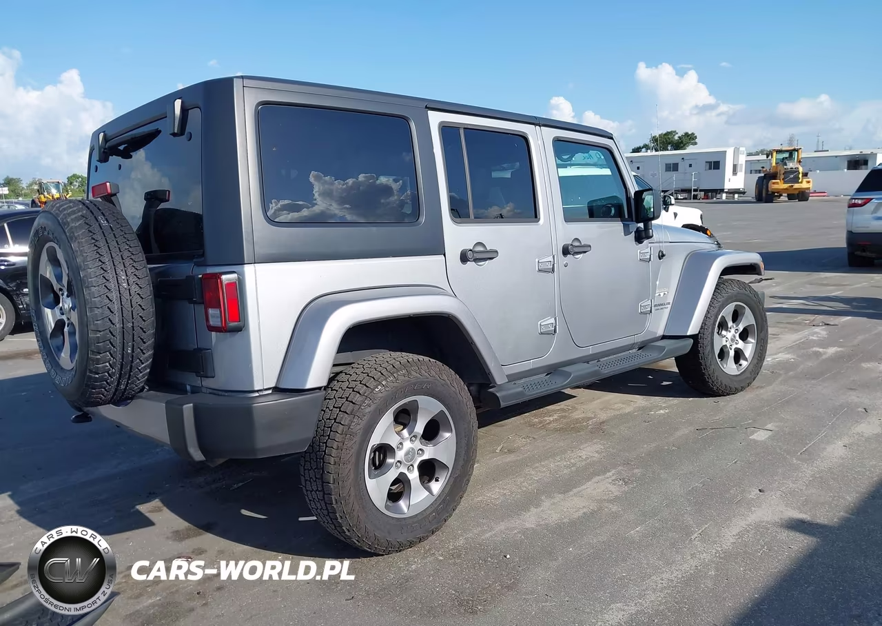 2016 Jeep Wrangler Unlimited Sahara VIN:1C4HJWEG6GL294425 - 4
