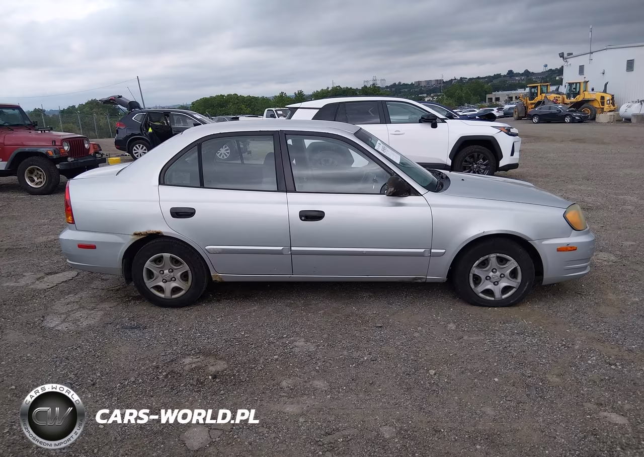 2005 Hyundai Accent Gls VIN:KMHCG45CX5U592862 - 13