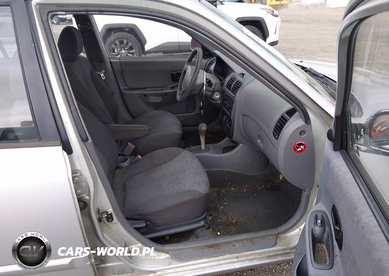 2005 Hyundai Accent Gls VIN:KMHCG45CX5U592862 - 5