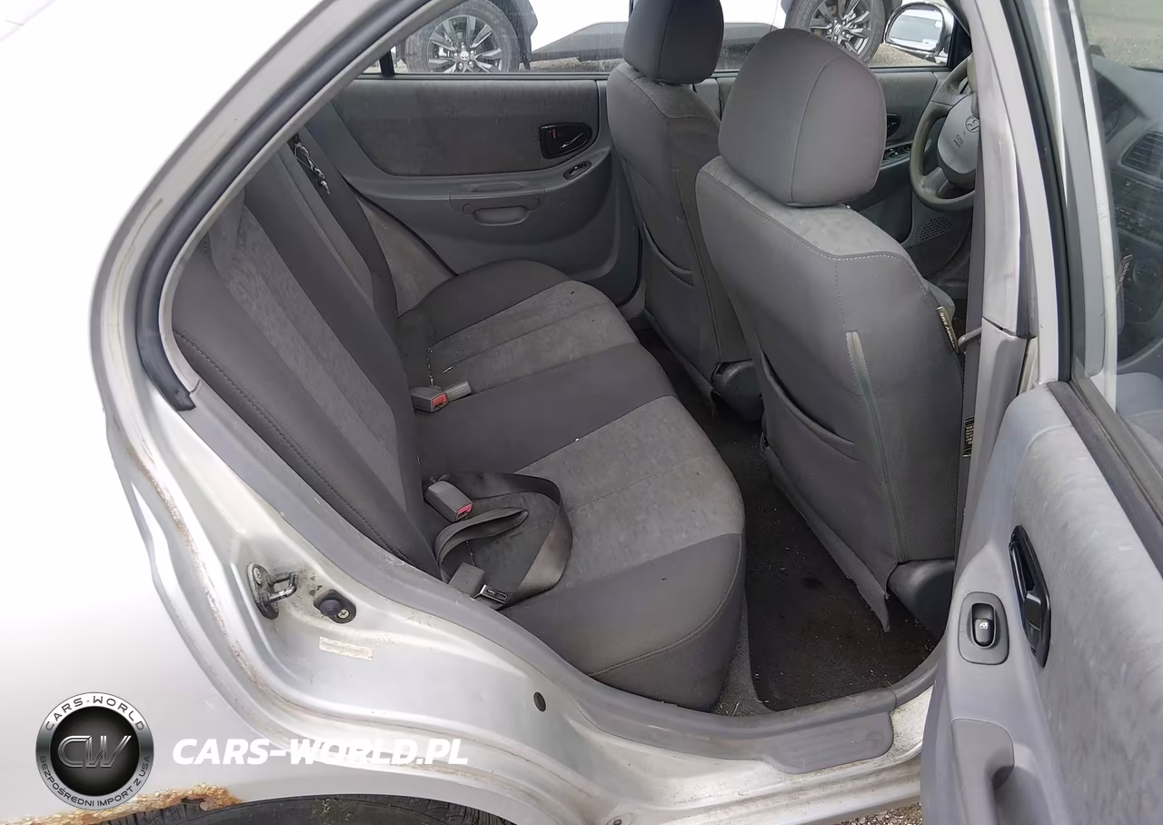 2005 Hyundai Accent Gls VIN:KMHCG45CX5U592862 - 8