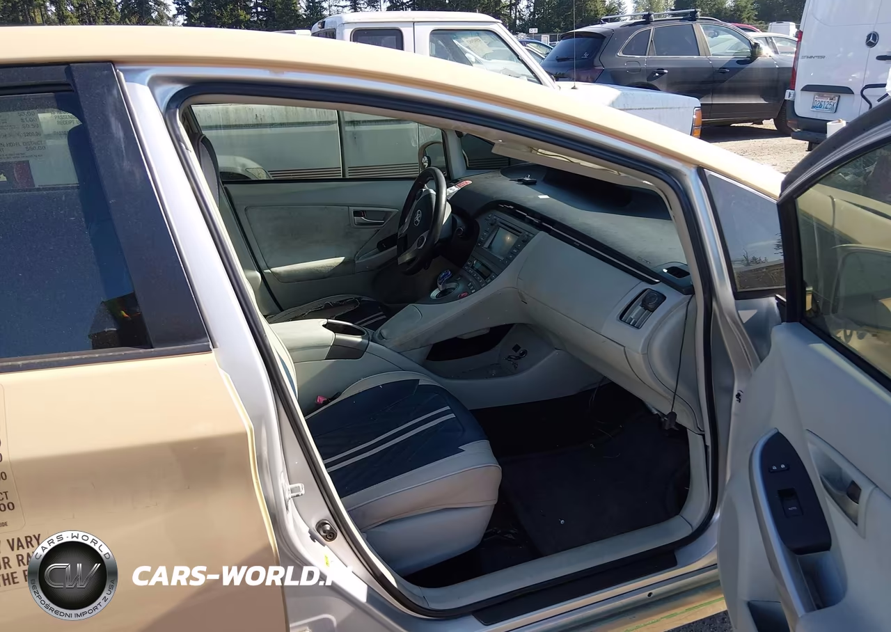 2013 Toyota Prius Two VIN:JTDKN3DU7D1645446 - 5