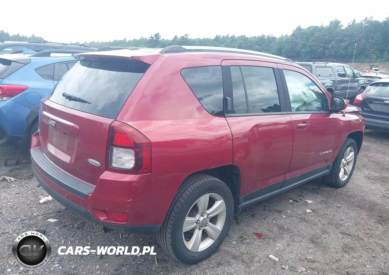2016 Jeep Compass Latitude VIN:1C4NJDEB7GD758733 - 4