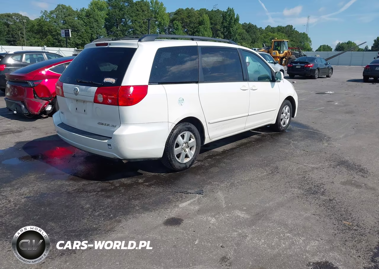 2010 Toyota Sienna Xle VIN:5TDYK4CC2AS315827 - 4