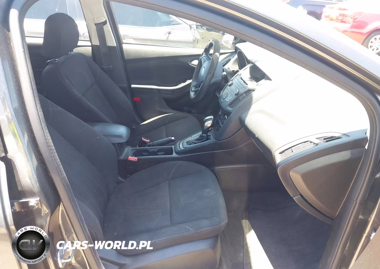 2016 Ford Focus Se VIN:1FADP3KE2GL380075 - 5
