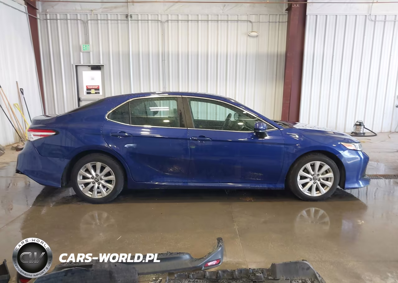 2018 Toyota Camry Le VIN:4T1B11HK8JU587961 - 14