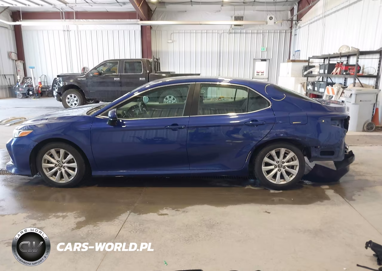 2018 Toyota Camry Le VIN:4T1B11HK8JU587961 - 15