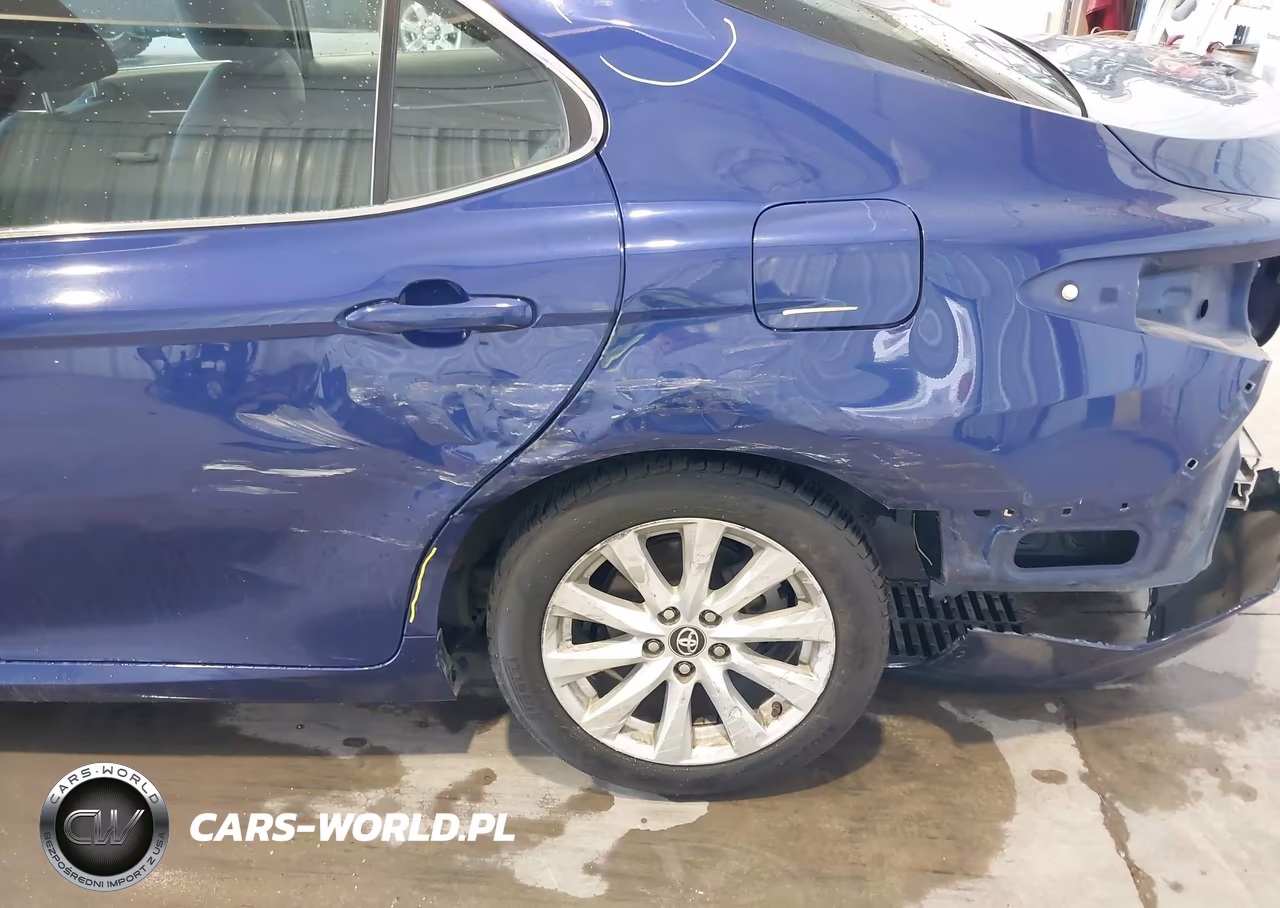 2018 Toyota Camry Le VIN:4T1B11HK8JU587961 - 18