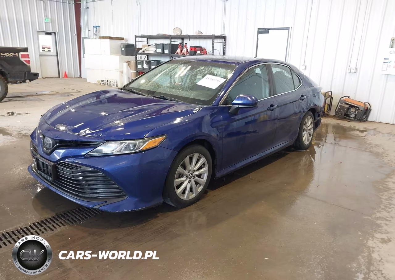 2018 Toyota Camry Le VIN:4T1B11HK8JU587961 - 2