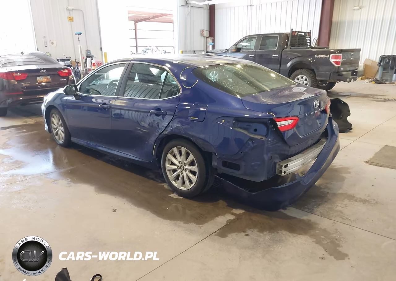 2018 Toyota Camry Le VIN:4T1B11HK8JU587961 - 3