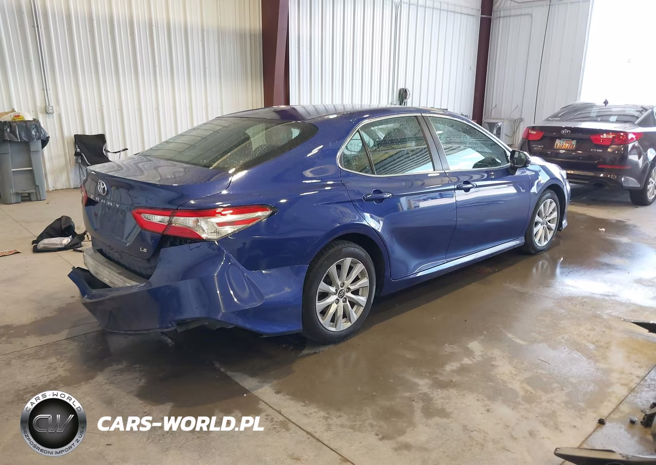 2018 Toyota Camry Le VIN:4T1B11HK8JU587961 - 4