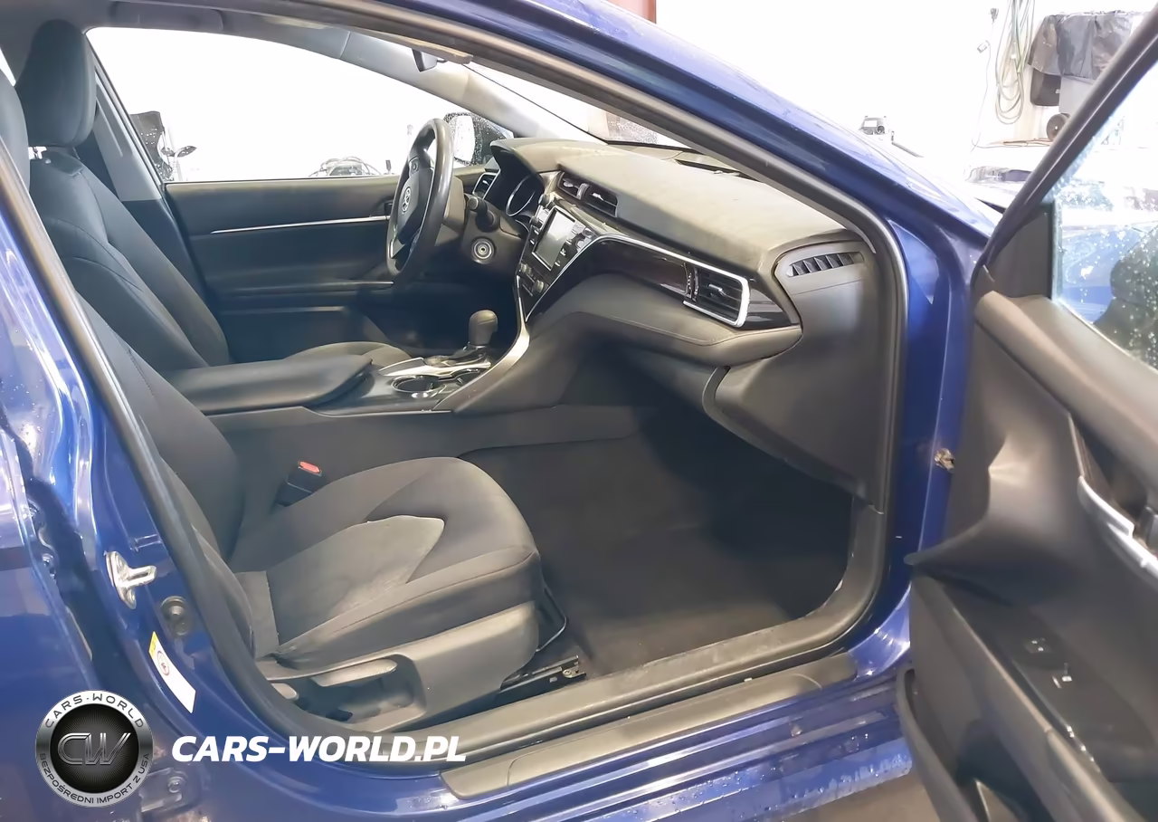 2018 Toyota Camry Le VIN:4T1B11HK8JU587961 - 5