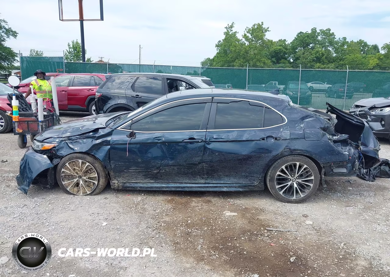 2018 Toyota Camry Se VIN:4T1B11HK3JU556861 - 15