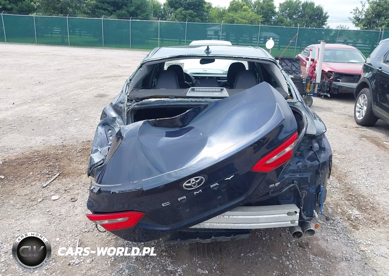 2018 Toyota Camry Se VIN:4T1B11HK3JU556861 - 17