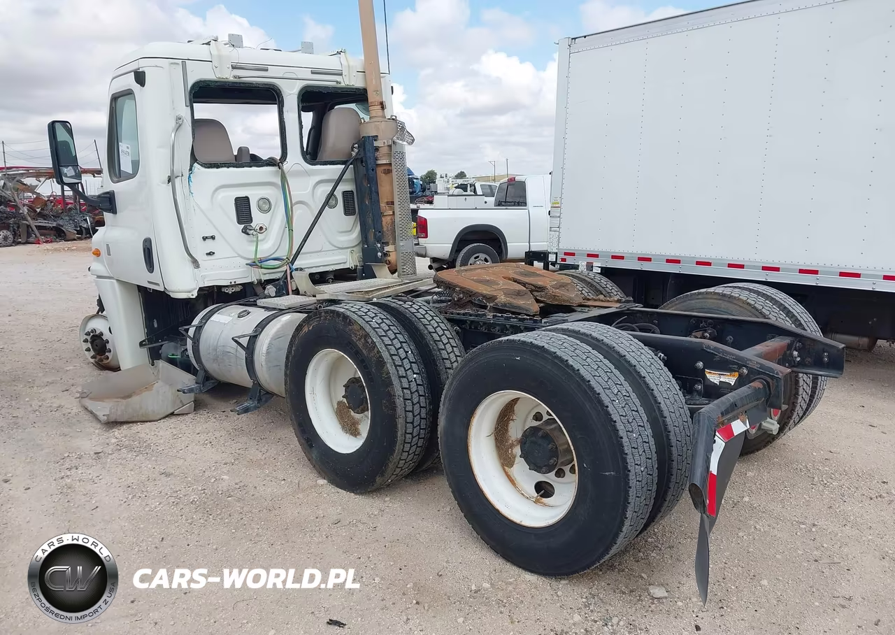 2011 Freightliner Cascadia 125 VIN:1FUJGEDR4BSAV3180 - 3