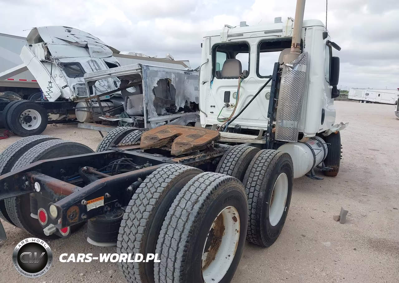 2011 Freightliner Cascadia 125 VIN:1FUJGEDR4BSAV3180 - 4