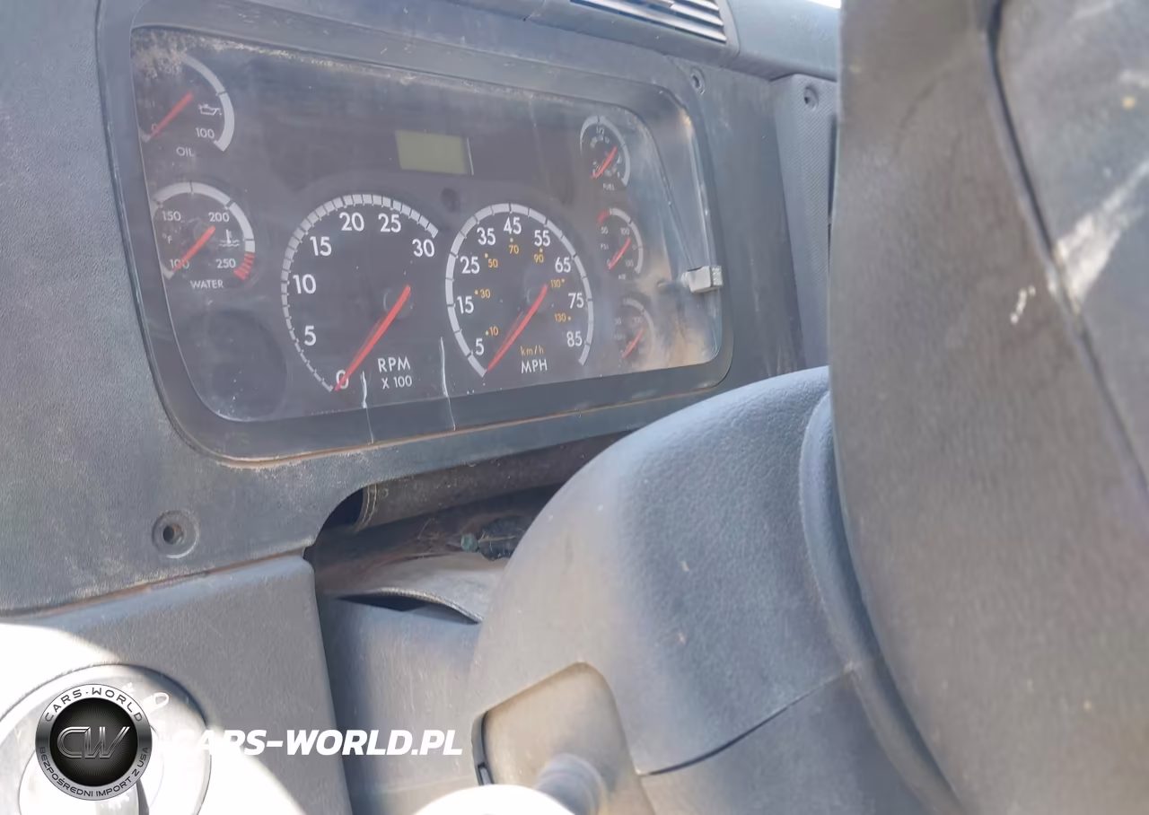 2011 Freightliner Cascadia 125 VIN:1FUJGEDR4BSAV3180 - 5