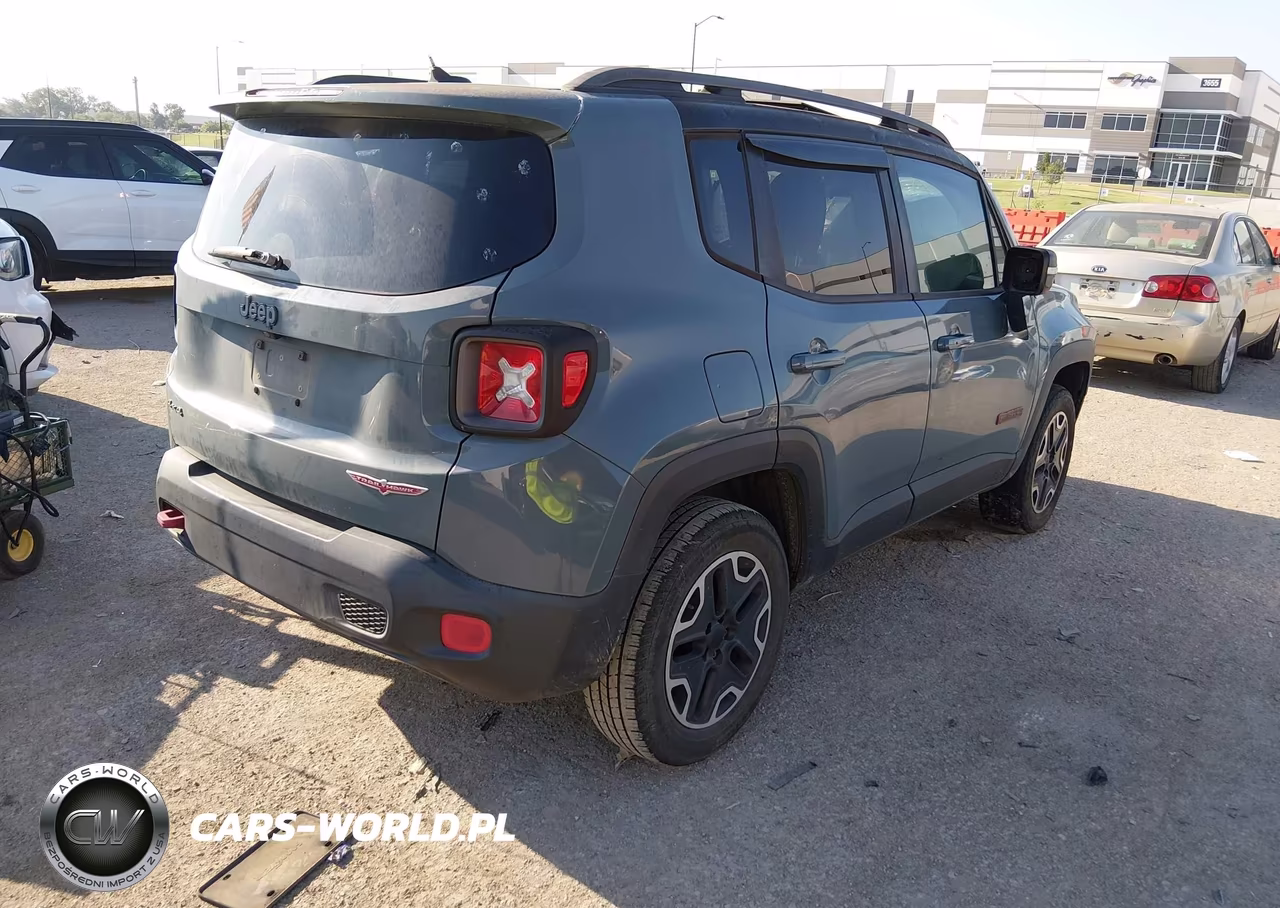 2015 Jeep Renegade Trailhawk VIN:ZACCJBCT6FPB77182 - 4
