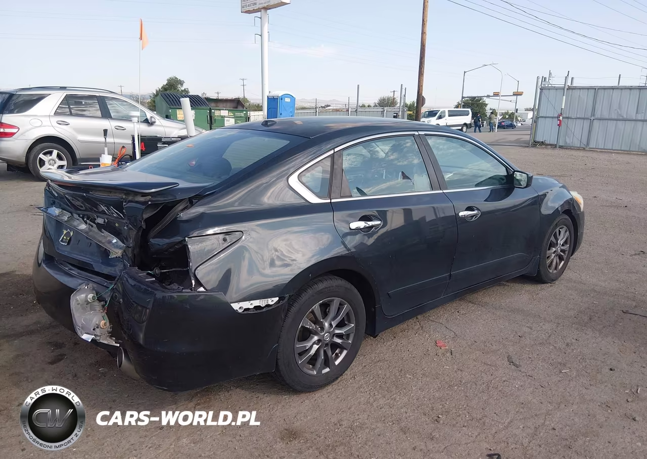 2015 Nissan Altima 2.5 S VIN:1N4AL3AP5FC570632 - 4