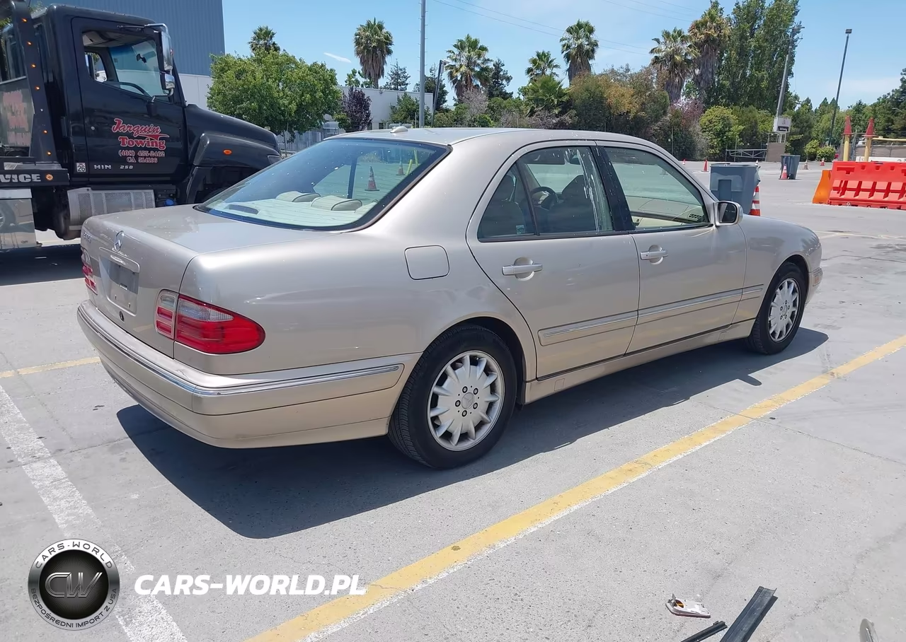 2000 Mercedes-Benz E 320 VIN:WDBJF65J9YB060316 - 4