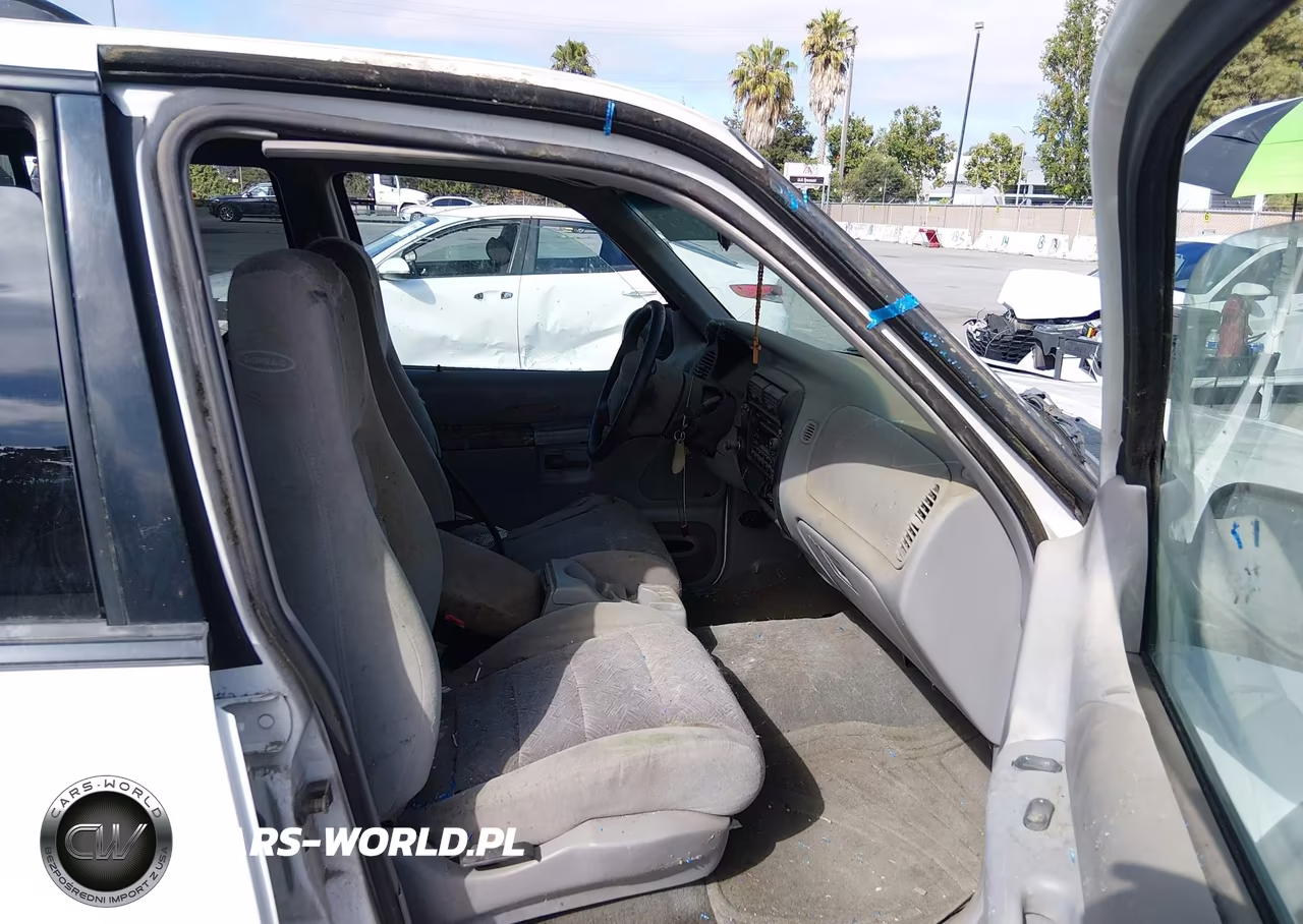 2000 Ford Explorer Xls VIN:1FMDU72X4YUB48757 - 5