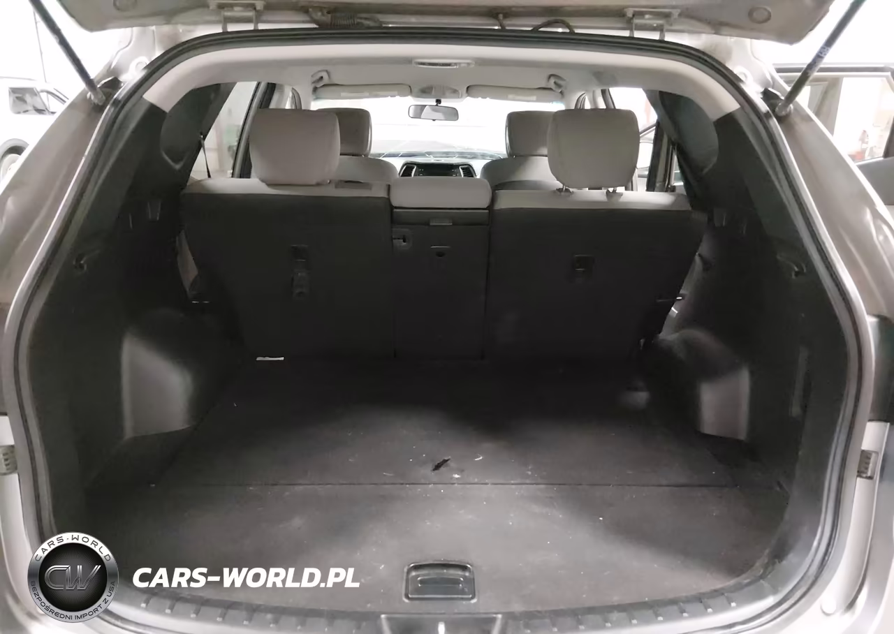2018 Hyundai Santa Fe Sport 2.4L VIN:5NMZT3LB8JH070926 - 18