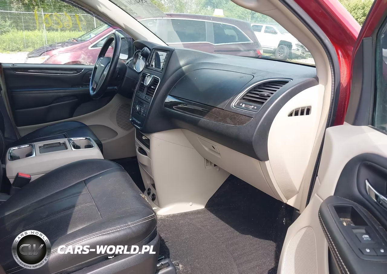 2015 Chrysler Town & Country Touring VIN:2C4RC1BG7FR708341 - 5