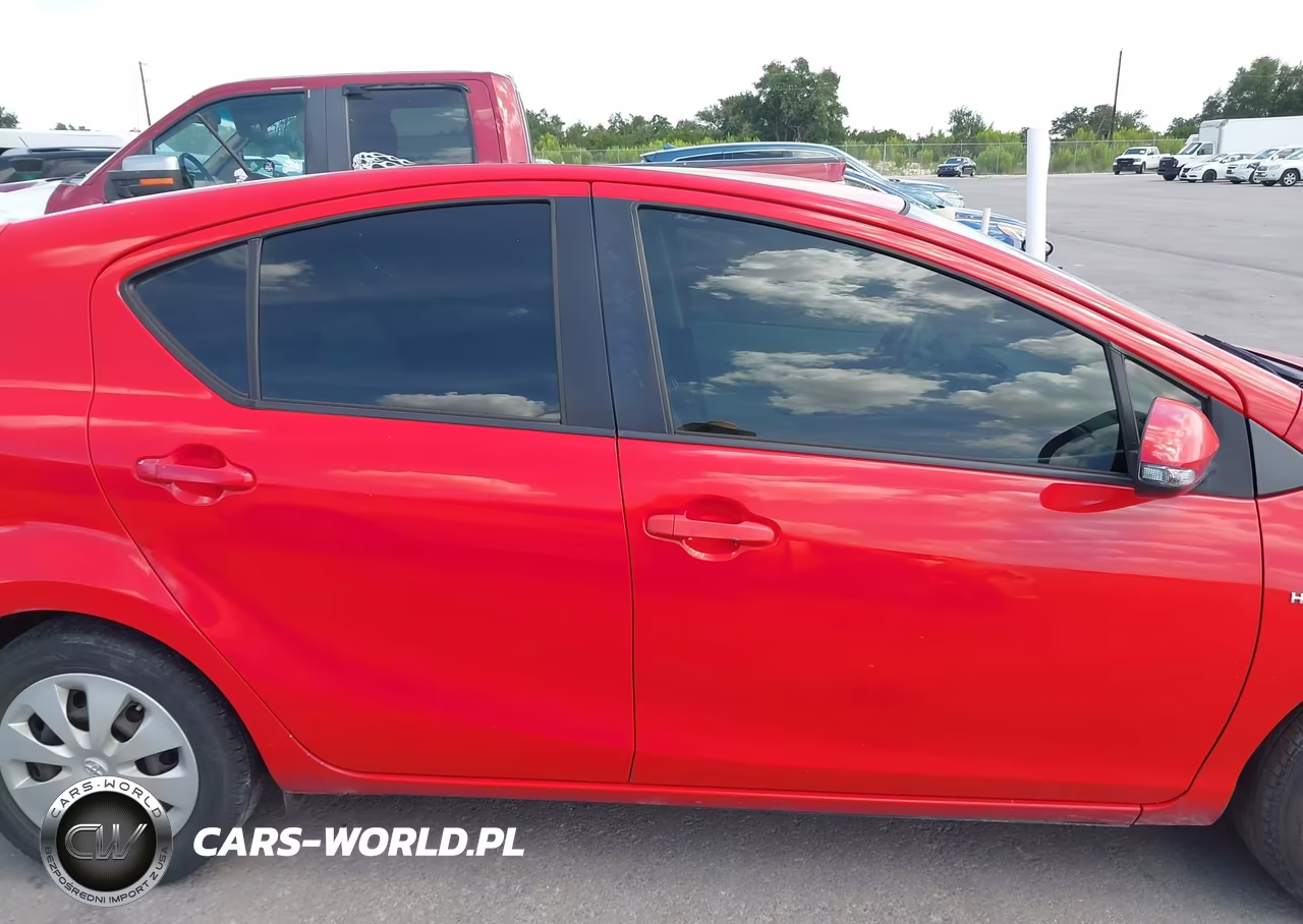 2013 Toyota Prius C One VIN:JTDKDTB32D1038772 - 14