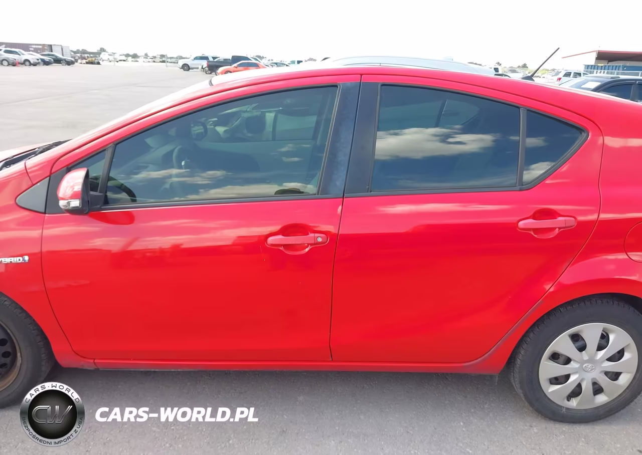 2013 Toyota Prius C One VIN:JTDKDTB32D1038772 - 15