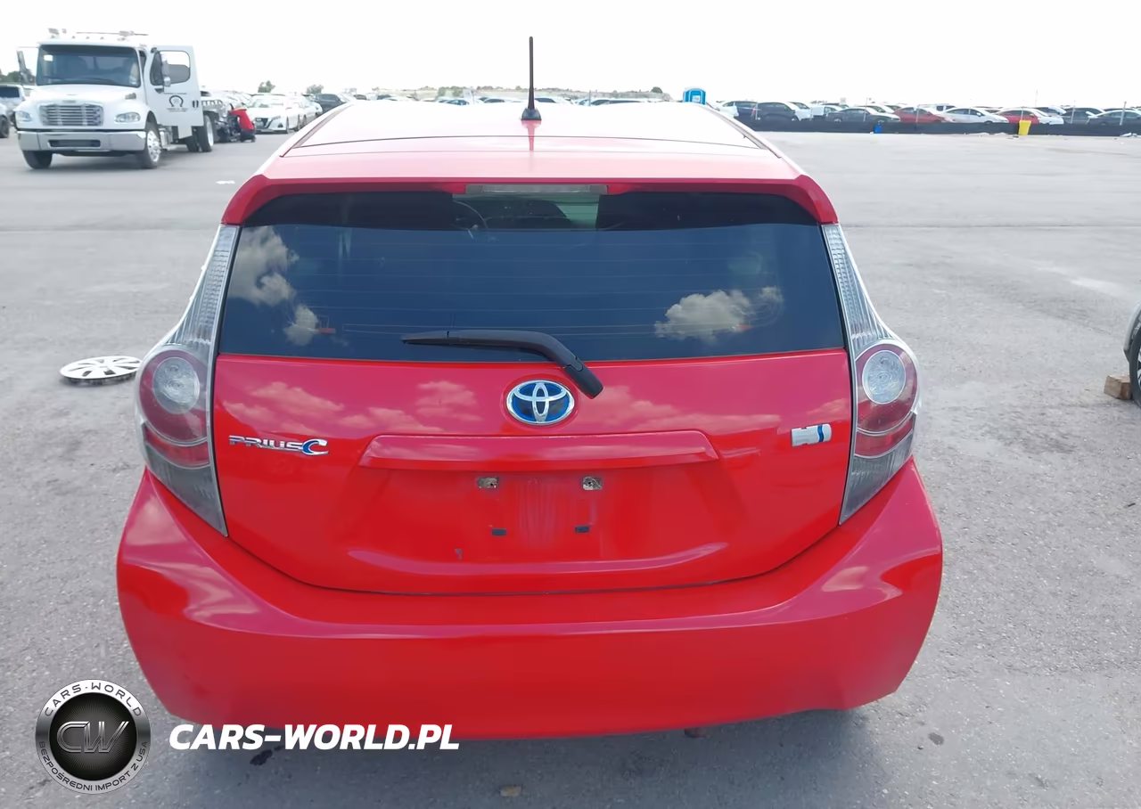 2013 Toyota Prius C One VIN:JTDKDTB32D1038772 - 17