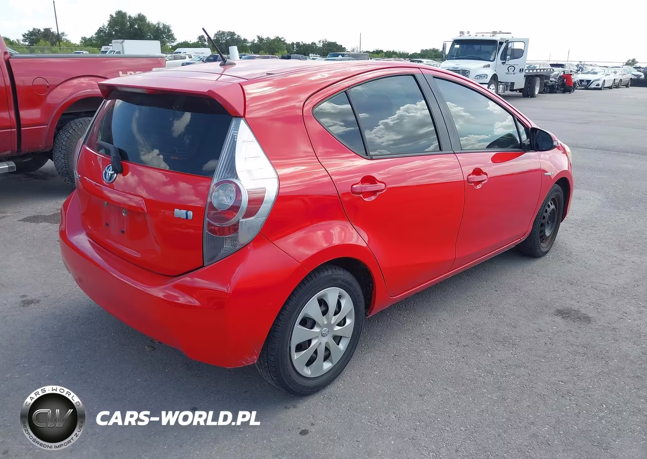 2013 Toyota Prius C One VIN:JTDKDTB32D1038772 - 4