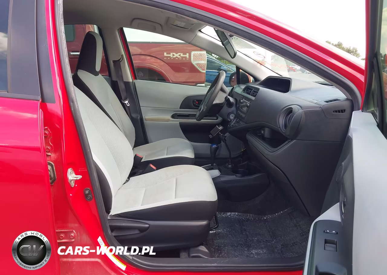 2013 Toyota Prius C One VIN:JTDKDTB32D1038772 - 5
