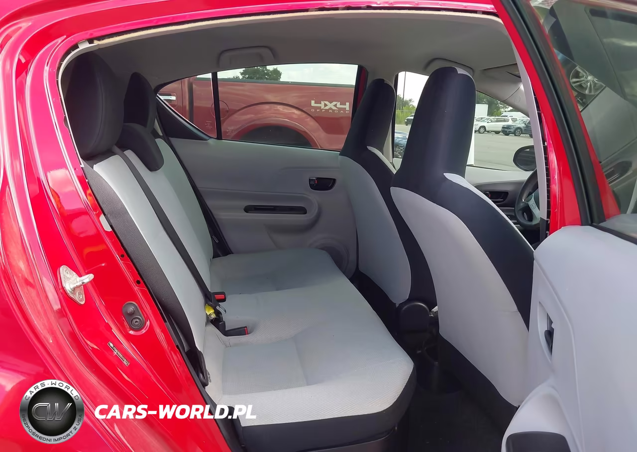 2013 Toyota Prius C One VIN:JTDKDTB32D1038772 - 8