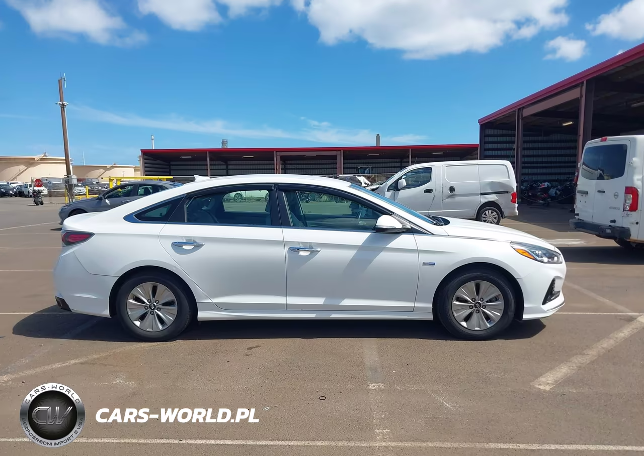 2018 Hyundai Sonata Hybrid Se VIN:KMHE24L37JA083494 - 17